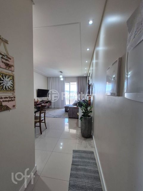 Image 1 - 915864