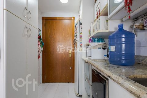 Image 1 - 915879