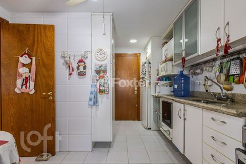 Image 3 - 915879