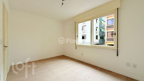 Image 5 - 915882