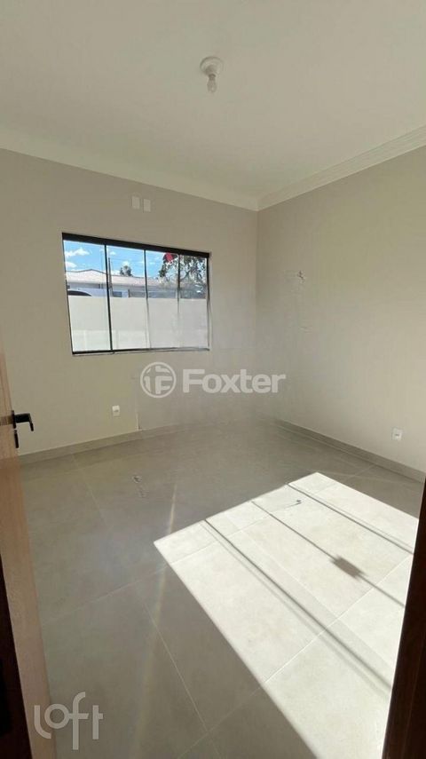 Image 5 - 915883