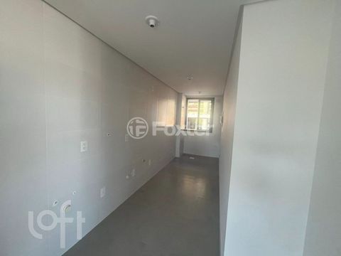Image 7 - 915884