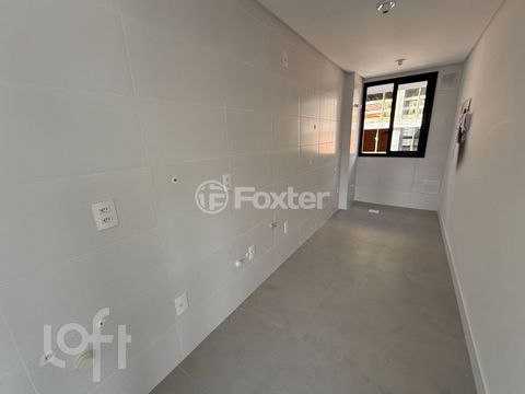 Image 3 - 915884