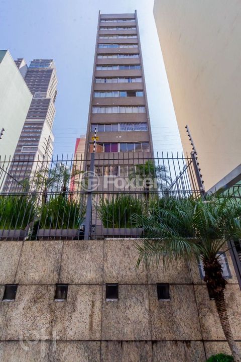 Image 8 - 915893