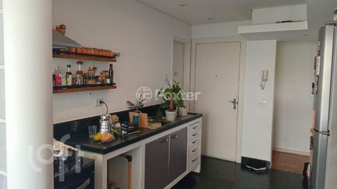 Image 3 - 915894