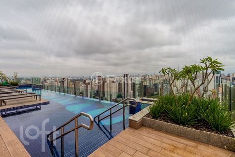 Image 18 - 915907
