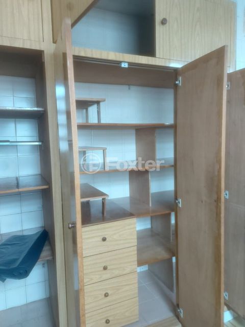 Image 5 - 915913