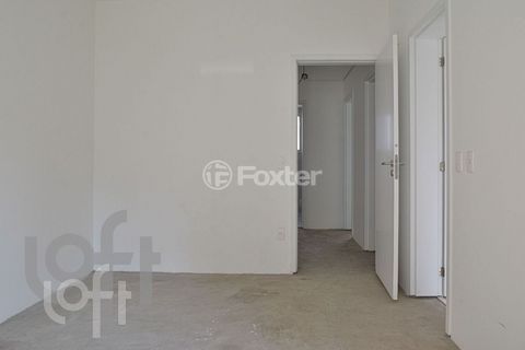Image 7 - 915915