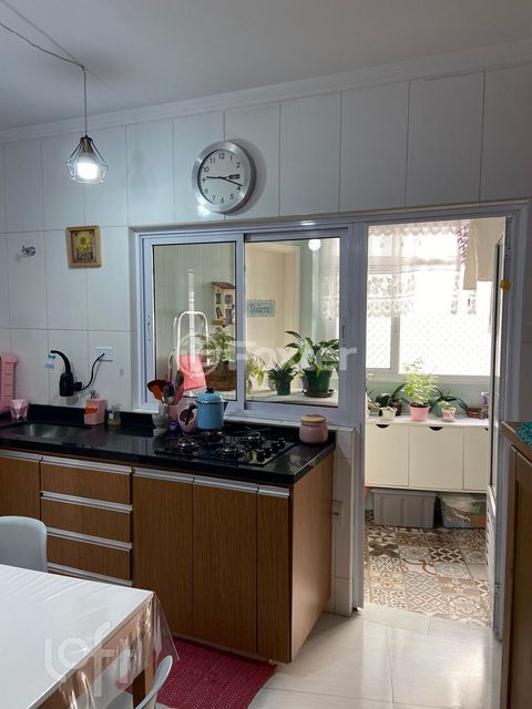 Image 7 - 915921