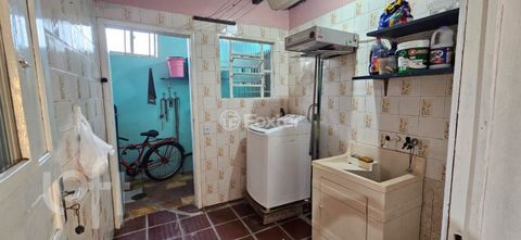 Image 9 - 915944