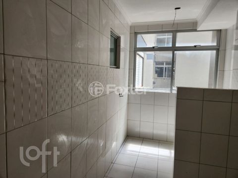 Image 7 - 915945