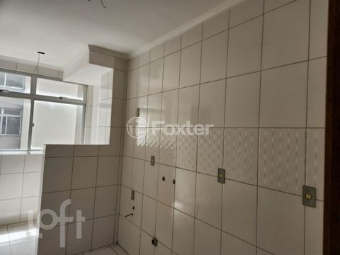 Image 3 - 915945