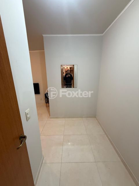 Image 3 - 915953