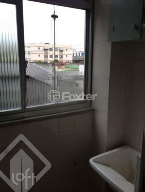 Image 5 - 915956