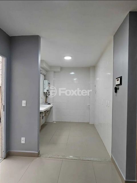 Image 3 - 915972