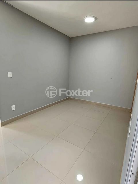 Image 4 - 915972