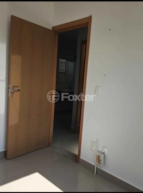 Image 7 - 915972