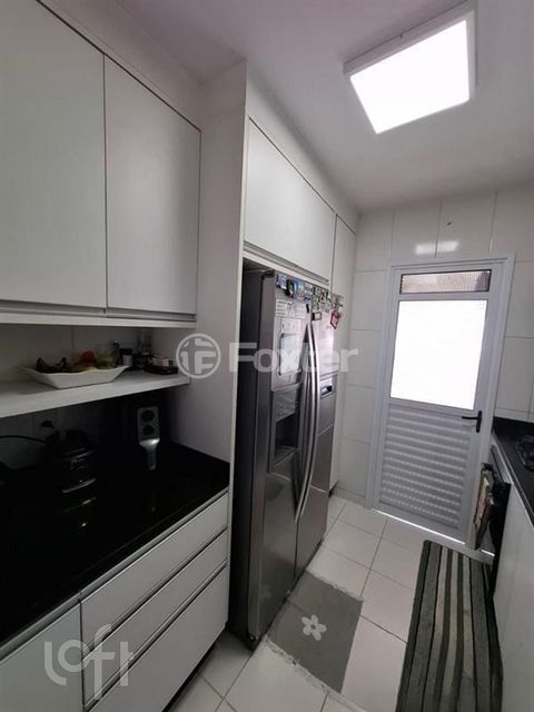 Image 3 - 915975
