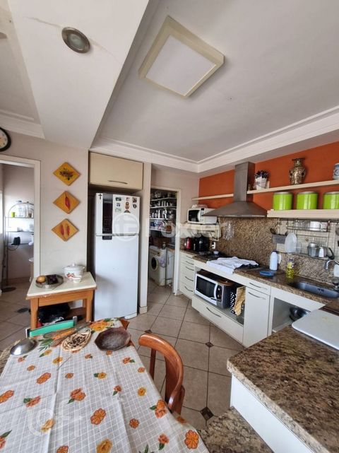 Image 3 - 915982