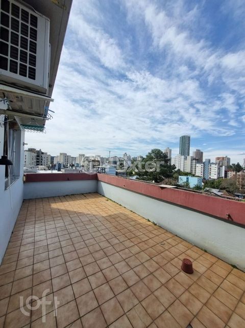 Image 2 - 915982