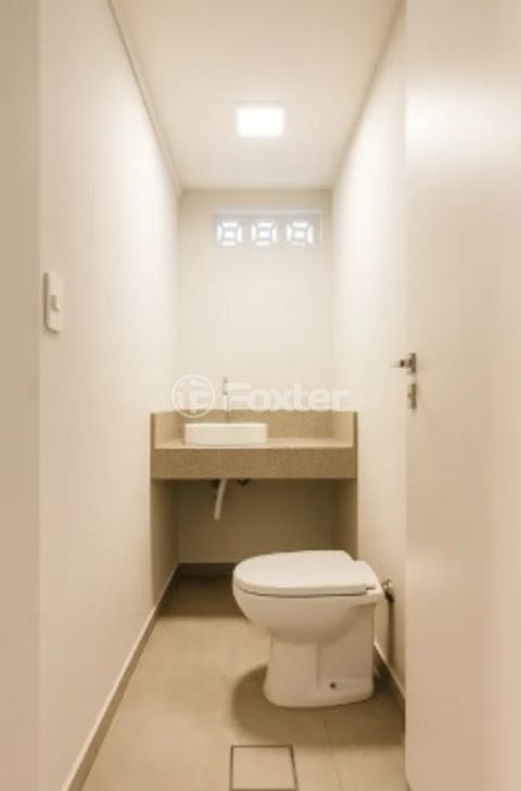 Image 7 - 916000