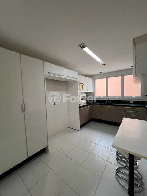 Image 7 - 916069