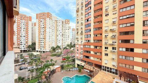 Image 18 - 916073