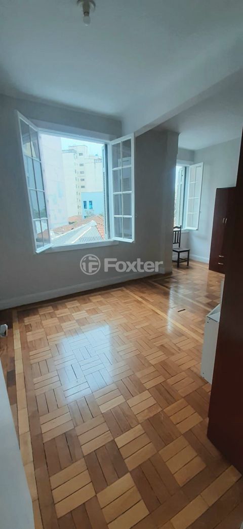 Image 1 - 916081