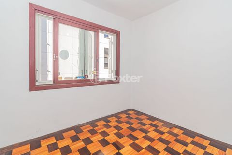 Image 19 - 916128