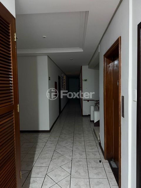 Image 8 - 916128