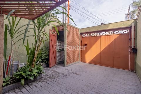 Image 1 - 916315