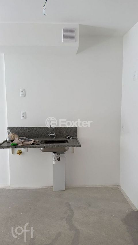 Image 6 - 916353