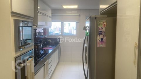 Image 11 - 916361