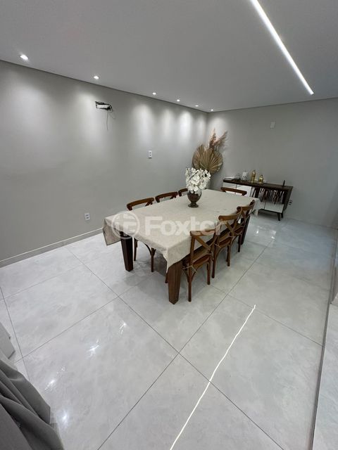 Image 7 - 916367