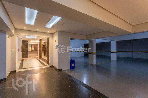 Image 6 - 916370