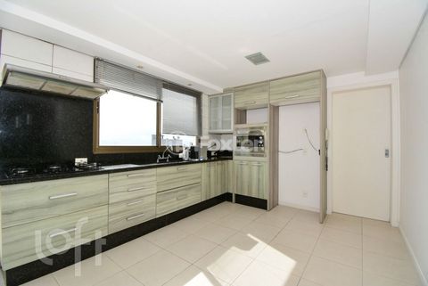 Image 10 - 916372