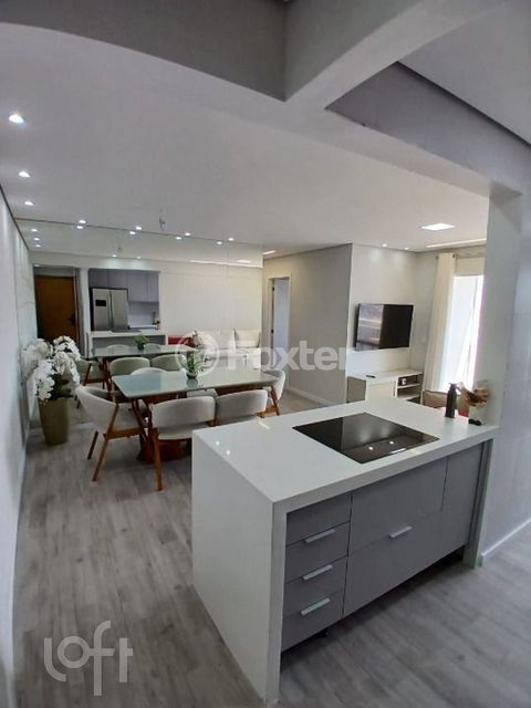 Image 4 - 916374