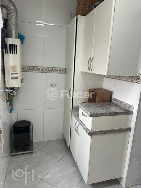 Image 5 - 916382