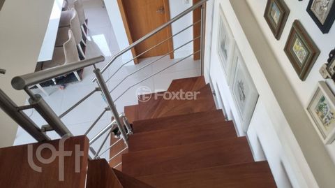 Image 8 - 916389