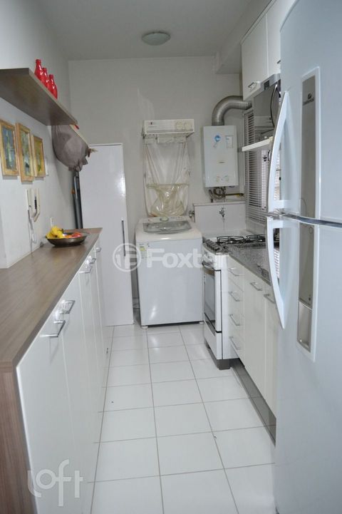 Image 6 - 916393