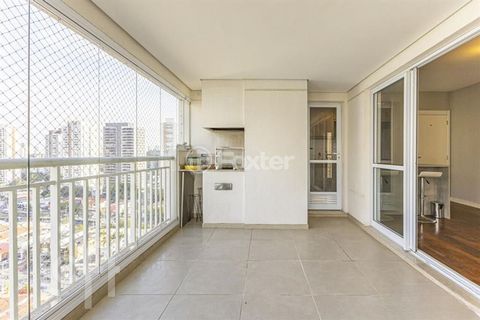 Image 8 - 916395