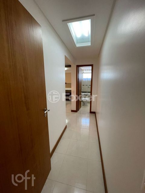 Image 11 - 916411