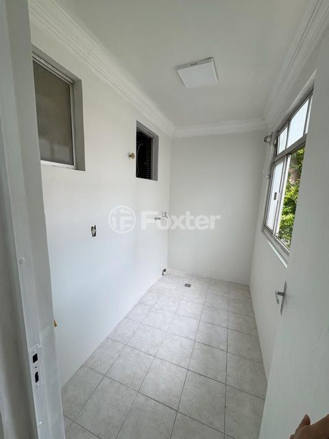 Image 8 - 916412
