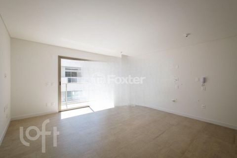 Image 1 - 916438