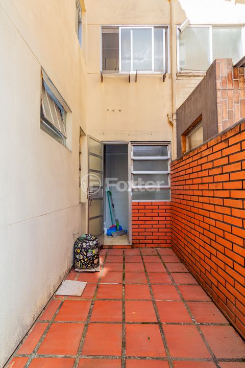Image 17 - 916457