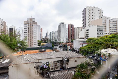 Image 18 - 916487