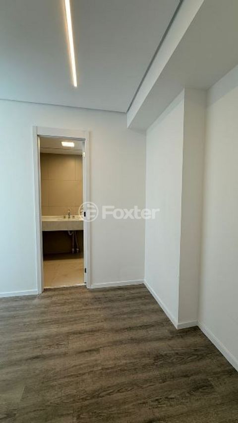 Image 11 - 916519