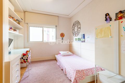 Image 17 - 916538