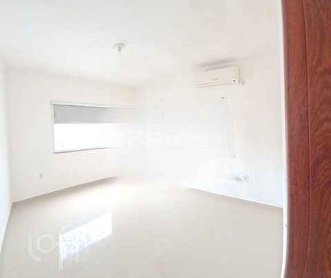 Image 6 - 916556