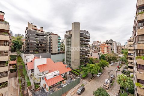 Image 17 - 916579